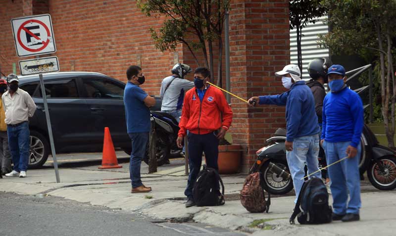 Cinco de cada 100 ecuatorianos que buscan una fuente de trabajo no la encuentra. Foto: archivo / EL COMERCIO