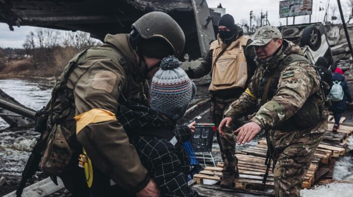 El ejército de Ucrania resiste el duro asedio de Rusia en algunas de sus ciudades, como Irpin y Kiev, donde se recrudecen los combates. Foto: Europa Press