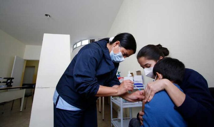 En Quito, el covid-19 se combarte con 28 centros para la vacunación. Foto: Archivo / EL COMERCIO