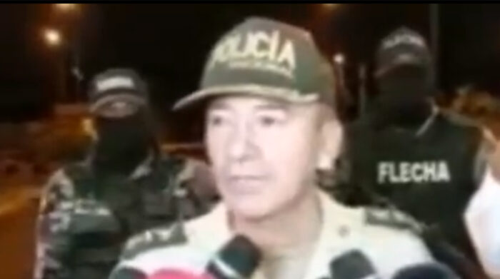 Javier Buitrón, jefe Policial Subzona Esmeraldas, explicó cómo fueron los hechos. Foto: Twitter @PoliciaEcuador