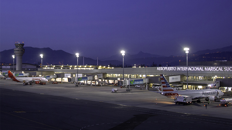 La tarifa por estacionar en el aeropuerto, aumentó a partir de la tercera hora de servicio. Foto: COE Nacional