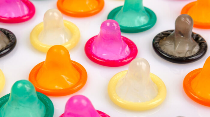 Mujer hizo agujeros a los condones de su pareja para quedar embarazada. Foto: Pixabay