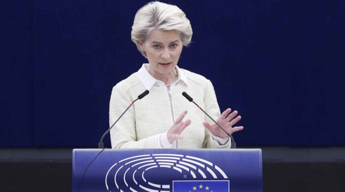 Ursula von der Leyen, presidenta de la CE, explicó el nuevo paquete de sanciones contra Rusia. Foto: EFE.
