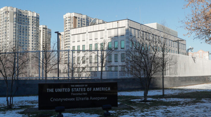 Estados Unidos cerró su embajada días antes de la invasión rusa. Foto: EFE