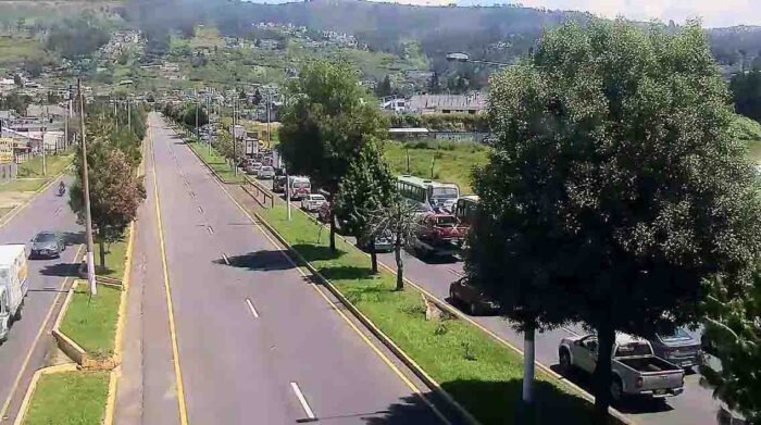 La múltiple colisión se registró en la autopista General Rumiñahui. Foto: ECU 911