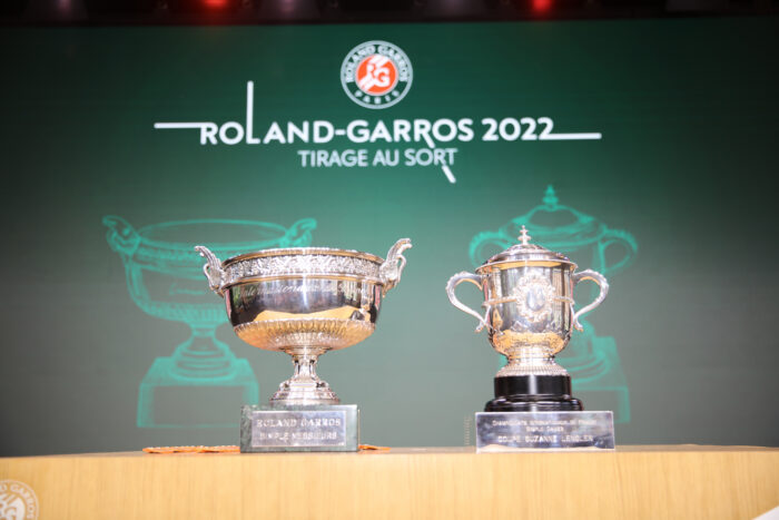 Los trofeos que se entregarán a los campeones de Ronald Garros. Foto: Cortesía Dino García