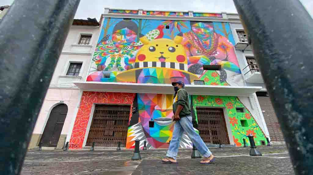 Varios criterios se generaron en torno del mural del artista español Okuda San Miguel ubicado en el bulevar de la 24 de Mayo. Foto: Patricio Terán / EL COMERCIO.