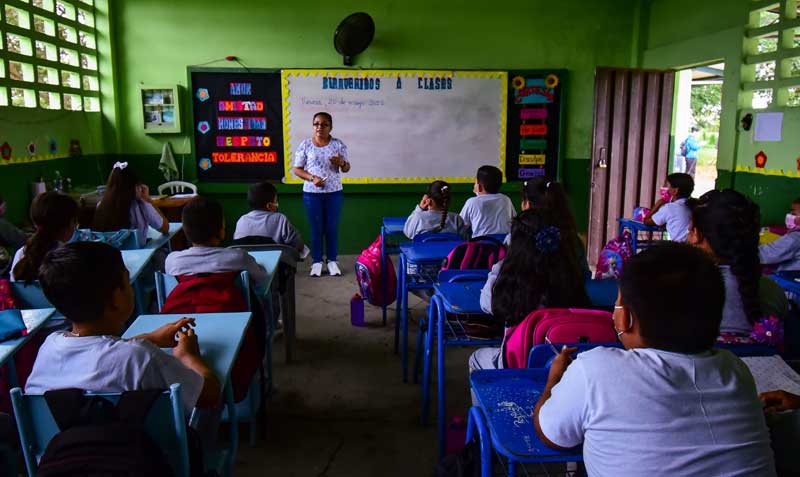 Victoria Sánchez es profesora de segundo, tercero y cuarto de básica en la escuela Susana Sampín. Foto: Enrique Pesantes / EL COMERCIO