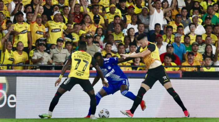 Barcelona y Emelec jugaron en Guayaquil el 11 de mayo del 2022. Foto: Enrique Pesantes / EL COMERCIO