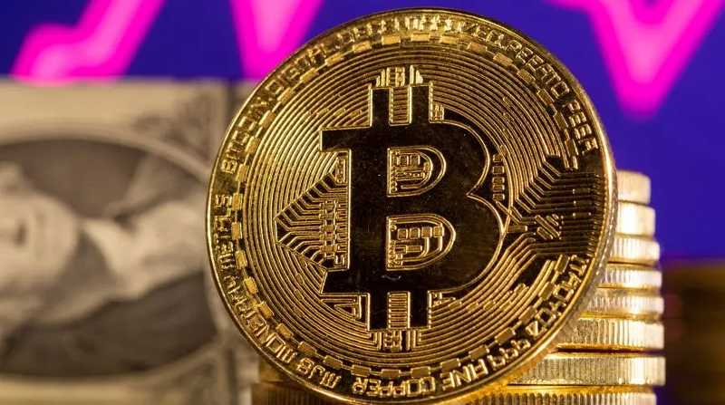 El bitcoin cae, este martes 10 de mayo de 2022, brevemente a un valor que la criptomoneda no había tocado desde julio de 2021. Foto: Redes sociales