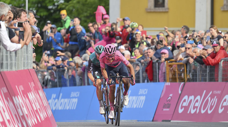 Richard Carapaz, líder del Giro de Italia al final de la etapa 17. Foto: EFE