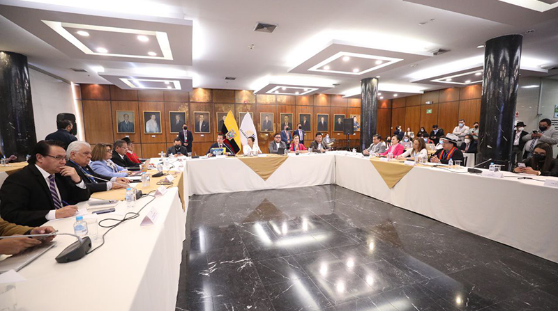 Llori mantuvo una reunión con los presidentes de las comisiones legislativas. Foto: Twitter @GuadalupeLlori