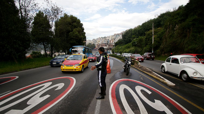 El contraflujo en la avenida Velasco Ibarra se aplicará en dos horarios en Quito. Foto: Carlos Noriega/ EL COMERCIO
