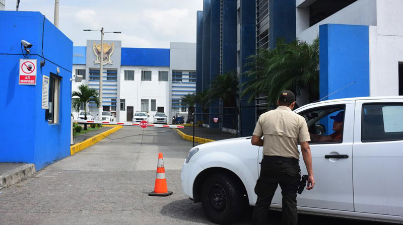 Agentes de la Policía son investigados por el robo de armas en el Cuartel Modelo de Guayaquil. Foto: Enrique Pesántes/ EL COMERCIO