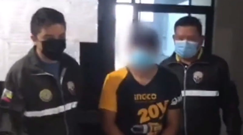 Los agentes de Policía capturaron al conductor, sospechoso de violación, en la provincia de Sucumbíos. Foto: Twitter Policía Nacional