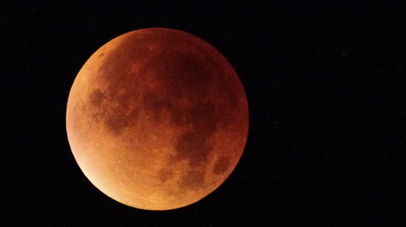 La madrugada del domingo al lunes 16 de mayo volverá a repetirse un eclipse total de Luna. Foto: Pixabay
