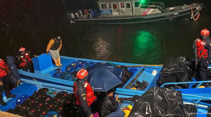La Armada colombiana interceptó las dos lanchas cuando se dirigían hacia Centroamérica con más de 1,7 toneladas de droga. Foto: Armada de Colombia.