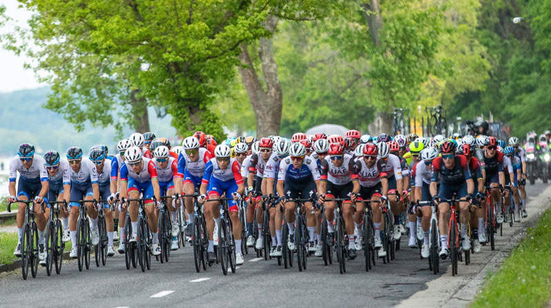 Ciclistas en el Giro de Italia 2022. Foto: EFE