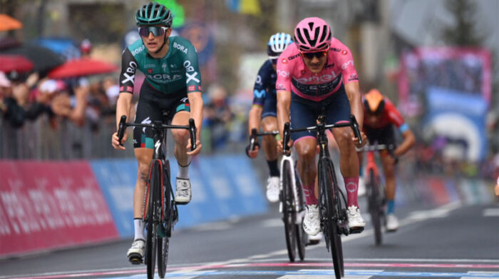 Richard Carapaz, ciclista del Ineos Grenadiers en el Giro de Italia. Foto: @giroditalia