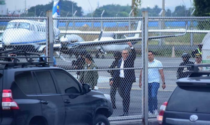 Jorge Glas estuvo en el área destinada a Aeropolicial, en Guayaquil. El exvicepresidente fue trasladado a la cárcel 4, en el norte de Quito. Foto: Enrique Pesantes / EL COMERCIO