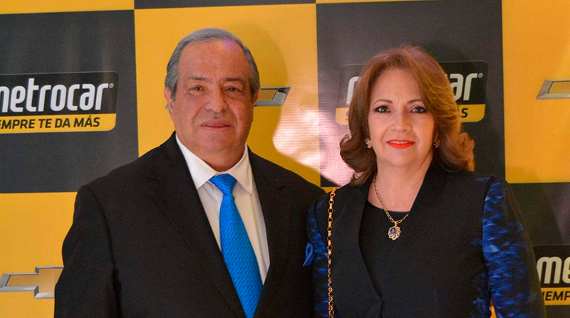 Henry Eljuri en una foto del 2017 junto a su esposa Susana Salazar. Foto: Metrocar