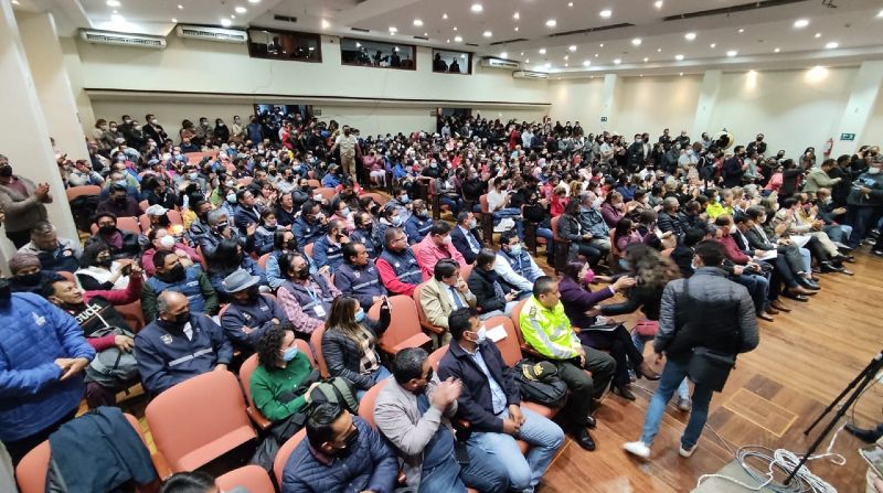 La asamblea ciudadana por la seguridad se cumplió en el salón de la Ciudad. Foto: Cortesía Municipio de Cuenca