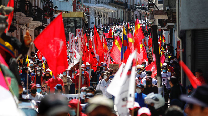 La marcha por el Día Internacional del Trabajador recorrió las calles del norte y centro de Quito, este domingo 1 de mayo de 2022. Foto: Carlos Noriega/ EL COMERCIO
