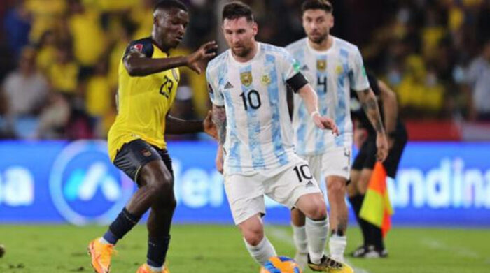 Lionel Messi jugará con la número 10 en Argentina, mientras que Moisés Caicedo lo hará con el número 23 en Ecuador, en el Mundial Qatar 2022. Foto: EFE