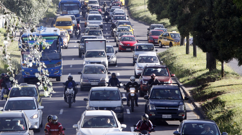 La avenida Mariscal Sucre es una de las más congestionadas. Las vías en los sectores San Carlos y los túneles son muy transitadas. Foto: Patricio Terán / EL COMERCIO