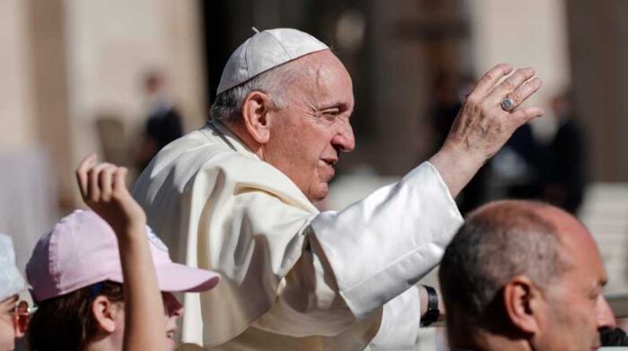Papa Francisco pide eliminar la circulación de armas, tras la masacre en EE.UU. Foto: EFE/GIUSEPPE LAMI
