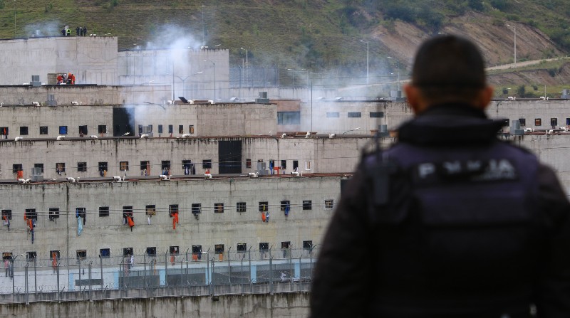 La cárcel de Turi, en Cuenca, ha sido escenario de enfrentamientos entre bandas este año. Murieron 20 detenidos. Foto: Archivo / El Comercio