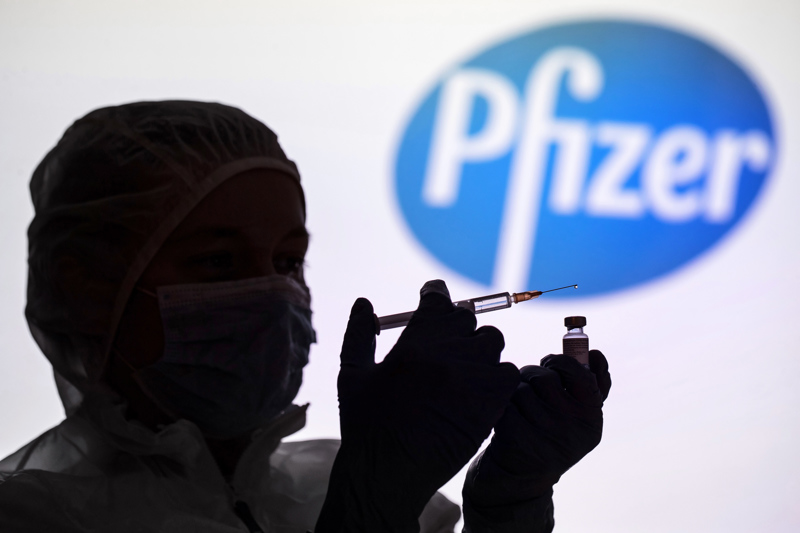 Pfizer anunció incremento de beneficios gracias a las ventas de su vacuna contra la covid-19. Foto: EFE/Lukasz Gagulski