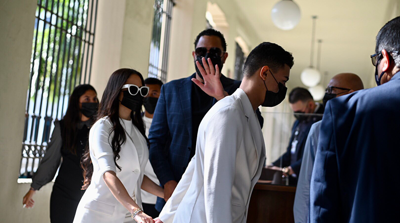 Pina llegó acompañado al tribunal de su esposa, la cantante urbana puertorriqueña Natti Natasha, y sus hijos adolescentes. Foto: redes sociales