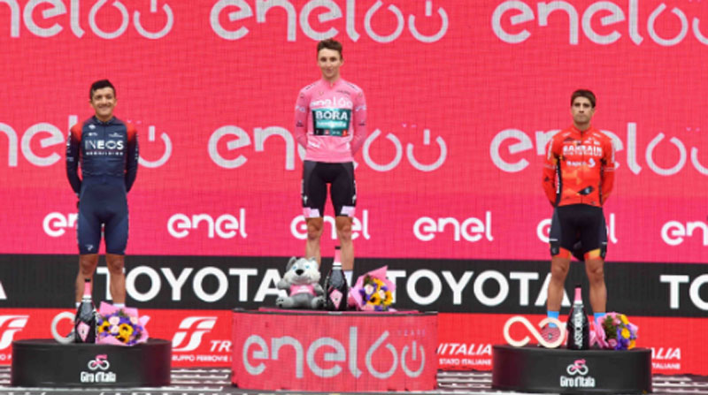 El podio del Giro con Jai Hindley, Richard Carapaz y Mikel Landa. Foto: Twitter Giro