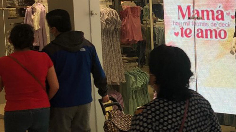 Distintos locales en centros comerciales de Quito ofrecen promociones por el Día de la Madre. Foto: Dayana Vinueza/ EL COMERCIO
