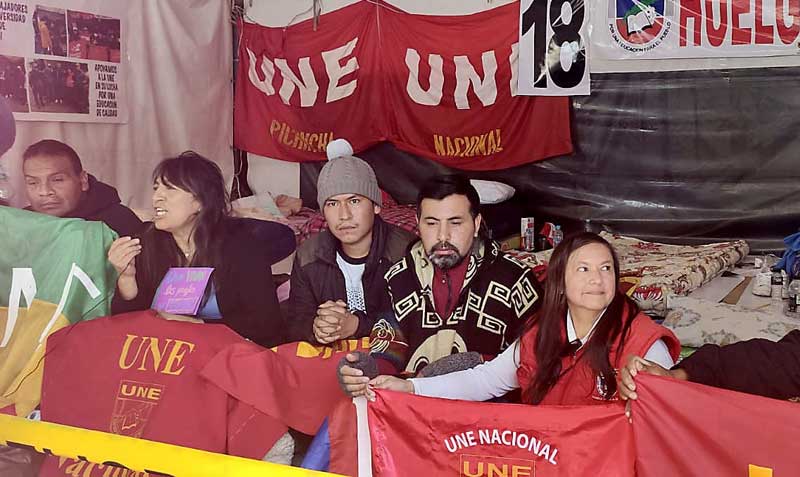 La UNE levantó la huelga de hambre tras 19 días de permanecer en carpas frente a la Corte Constitucional. Foto: Karina Sotalín / EL COMERCIO