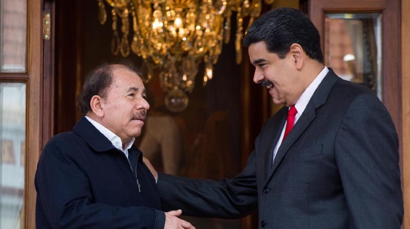 El presidente venezolano, Nicolás Maduro (d), junto al mandatario de Nicaragua, Daniel Ortega (i). Foto: Archivo / EFE