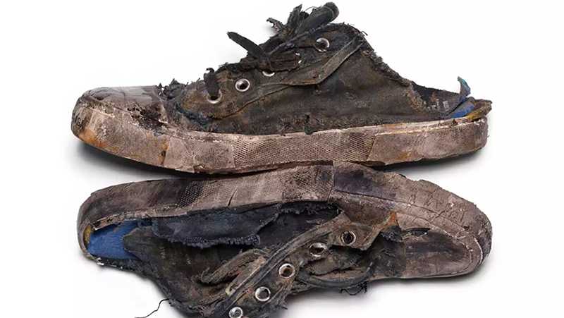 Las últimas zapatillas de Balenciaga encienden las críticas. Foto: Redes sociales
