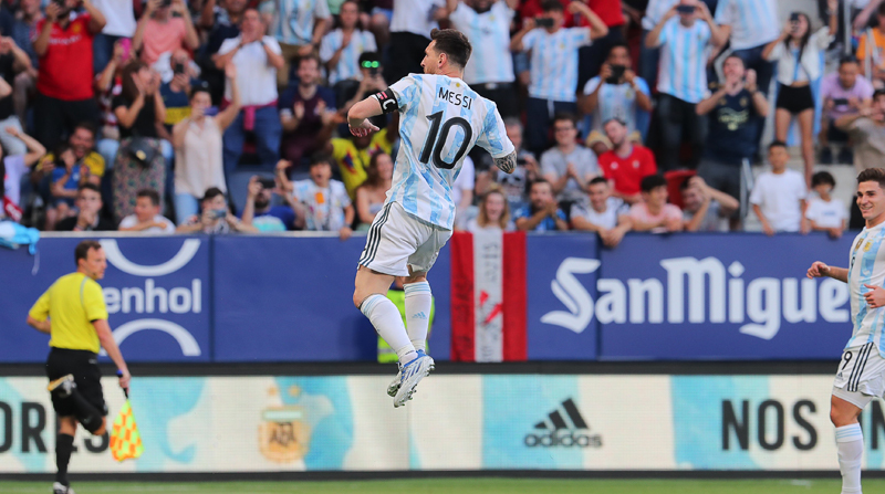 Es la primera vez que Messi logra cinco goles en un partido con la camiseta de la selección argentina. Foto: Twitter @Argentina