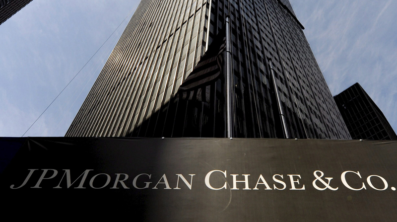 JPMorgan ayudará a sus empleados con prestaciones adicionales en el seguro médico. Foto: EFE