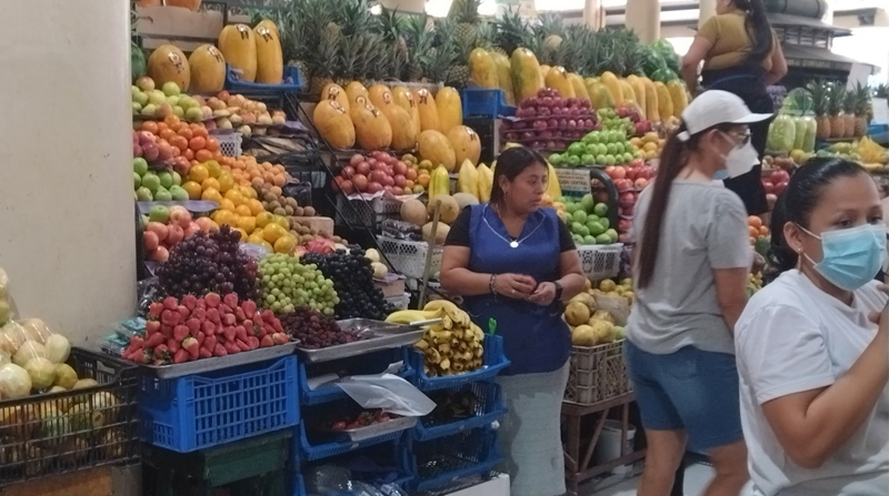 Los mercados de Guayaquil lucían abastecidos, pero con precios altos en sus productos. Foto: Mario Naranjo / EL COMERCIO