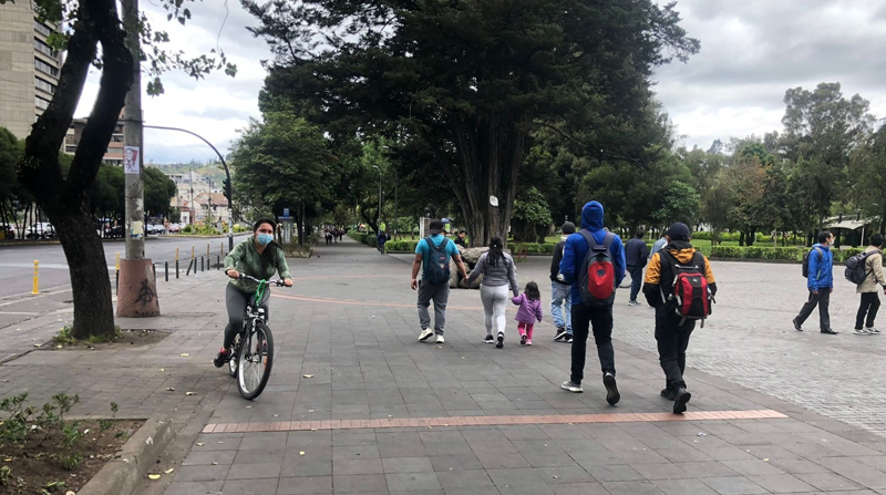 La mañana de este domingo 26 de junio de 2022, los capitalinos acudieron a los parques para distraerse. Foto: Dayana Vinueza / EL COMERCIO