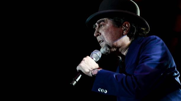 Imagen referencial del cantautor español, Joaquín Sabina durante un concierto ofrecido en Quito. Foto: EFE.