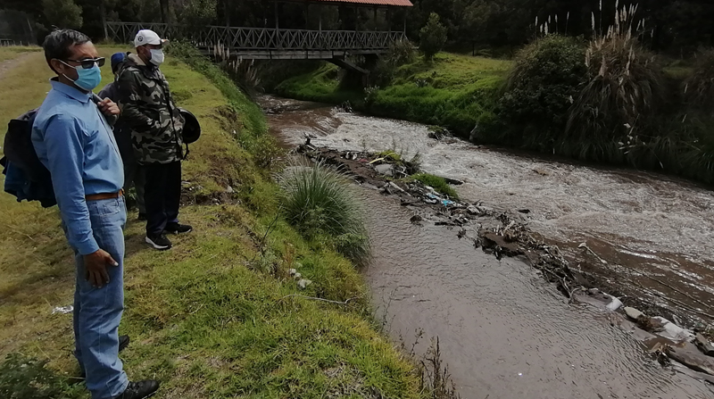 Autoridades ambientales, académicos, Muncipio de Riobamba y la Empresa de Agua Potable buscan soluciones. Foto: Modesto Moreta / EL COMERCIO