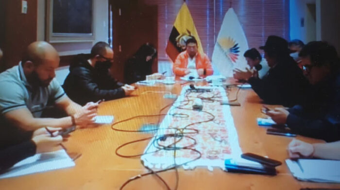 Virgilio Saquicela mantiene una reunión con los jefes de las bancadas en la Asamblea Nacional, para tratar la derogatoria del estado de excepción decretado por Guillermo Lasso. Foto: Cortesía
