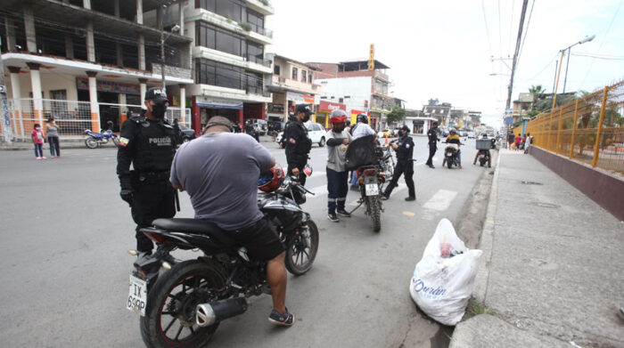 Los controles policiales son constantes en Durán, ante los hechos violentos en esa localidad de Guayas. Foto: Archivo/ EL COMERCIO