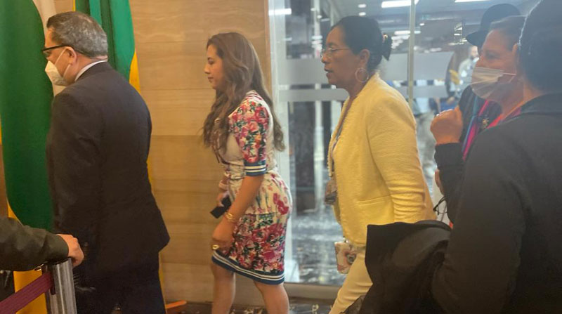 Guadalupe Llori ingresó a la Asamblea este 2 de junio de 2022, acompañada de Ricardo Vanegas y Jessica Castillo de Pachakutik. Foto Roger Vélez/ EL COMERCIO