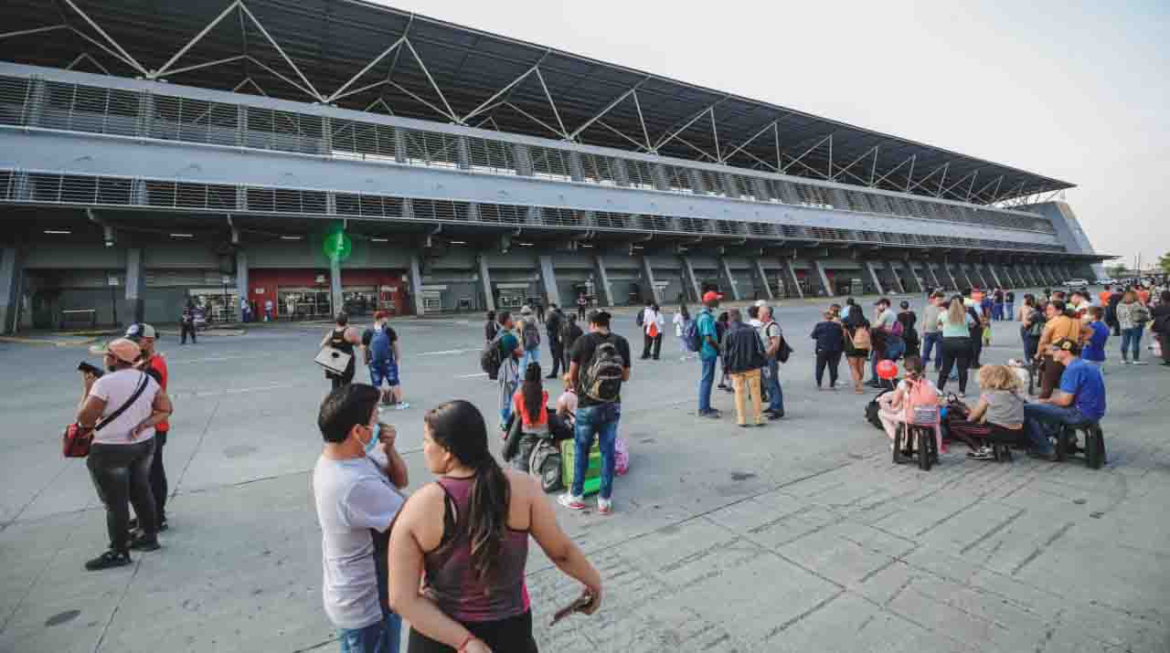 El Terminal Terrestre de Guayaquil fue evacuado la tarde del 29 de junio tras encontrarse un paquete con dinamita, mecha y detonador. Foto: Municipio de Guayaquil.