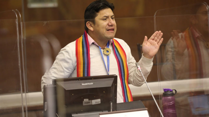 Mario Ruiz, uno de los asambleístas de Pachakutik que apoyó la destitución del presidente, Guillermo Lasso, llama al Gobierno a volver a la mesa de diálogo con el movimiento indígena. Foto: Flickr Asamblea Nacional