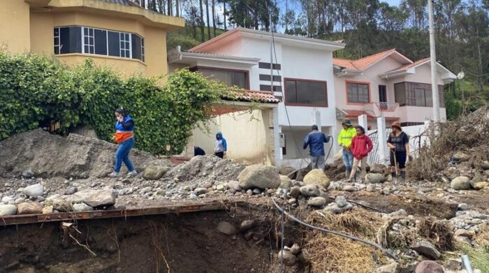 Algunas viviendas fueron afectadas por el aluvión. Foto: Cortesía SNGR Y Gobernación de Cañar